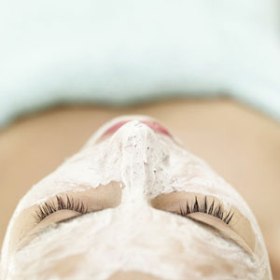 tratamientos-faciales-dermatologia-medicina-cosmetica-tecnicas-metodos-segun-edad-cuidado-piel-combatir-arrugas-flacidez-acne-antienvejecimiento